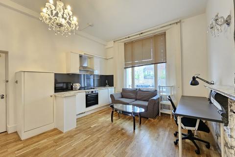 Studio to rent, Queensborough Terrace, Bayswater, Queensway W2