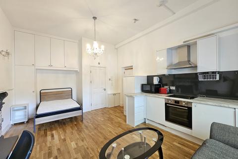 Studio to rent, Queensborough Terrace, Bayswater, Queensway W2