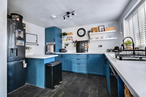 9 Broom Close, Calverton, Nottingham, NG14 6HE