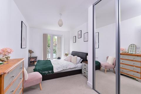 39, Edison House Flambard Way, Godalming, GU7 1FF