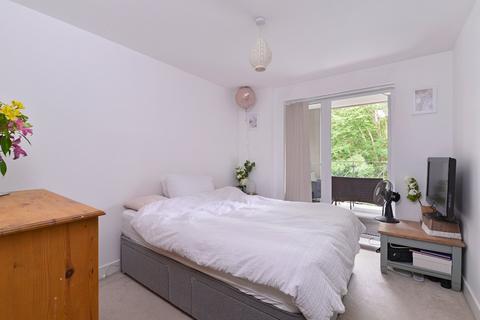 39, Edison House Flambard Way, Godalming, GU7 1FF