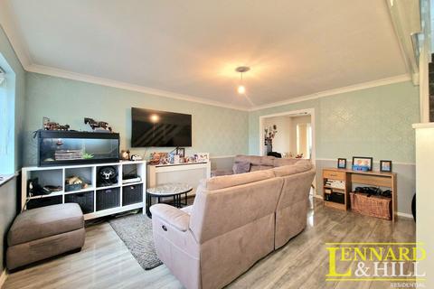 3 bedroom semi-detached house for sale, Thackeray Avenue, Tilbury RM18