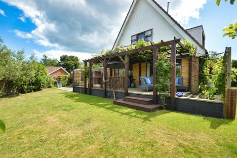 3 bedroom detached house for sale, SPENCER ROAD, RYDE