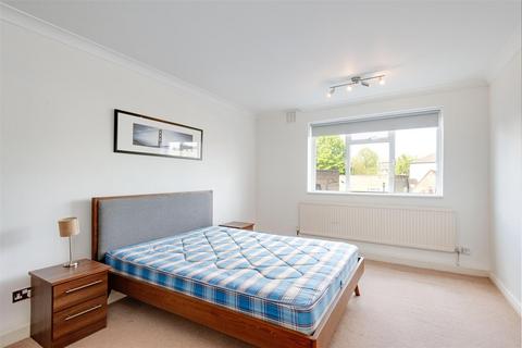 3 bedroom apartment to rent, Fairfax Road, South Hampstead NW6