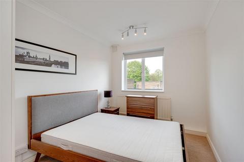 3 bedroom apartment to rent, Fairfax Road, South Hampstead NW6