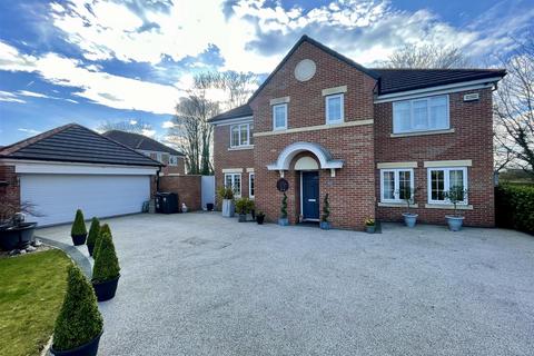 4 bedroom detached house for sale, Highgrove Close, Darlington