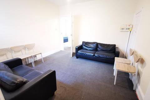 3 bedroom flat to rent, Swinley Gardens, Newcastle upon Tyne, NE15