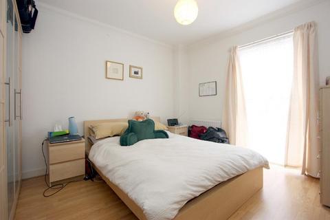 2 bedroom flat to rent, Melliss Avenue, Richmond TW9