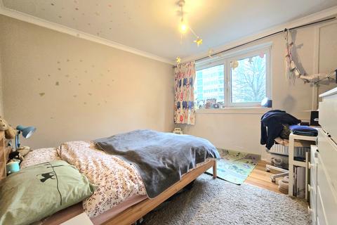 1 bedroom apartment to rent, Tangley Grove, London SW15