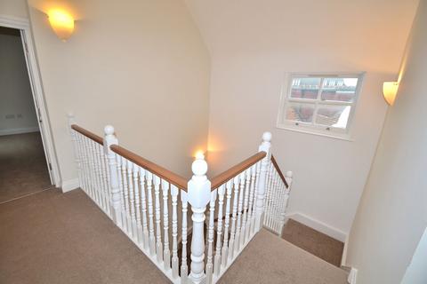 4 bedroom semi-detached house to rent, Beulah Hill, Crystal Palace SE19