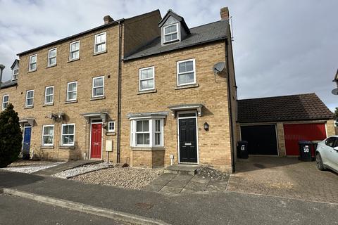 4 bedroom end of terrace house to rent, Alexander Chase, Ely