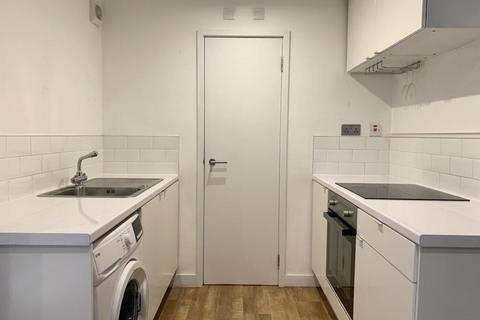 1 bedroom flat to rent, Ellisfield Drive, London SW15