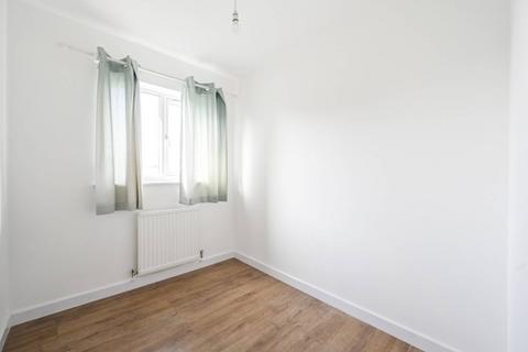 28 Jade Close, London, E16 3TY
