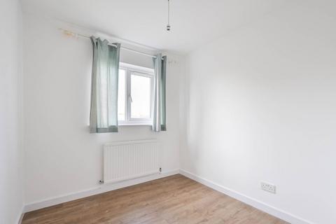 28 Jade Close, London, E16 3TY