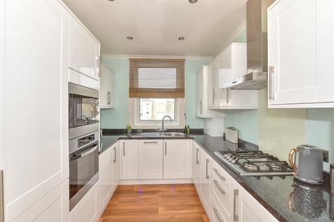 Flat 3, 16 Ayton Road, Ramsgate, CT11 9QJ