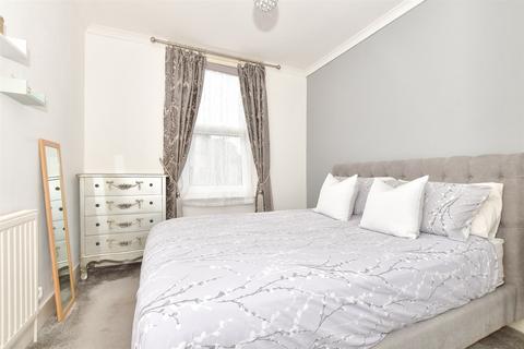 Flat 3, 16 Ayton Road, Ramsgate, CT11 9QJ