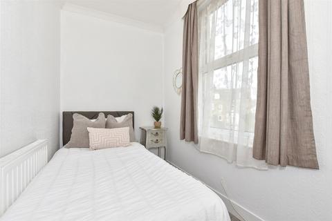 Flat 3, 16 Ayton Road, Ramsgate, CT11 9QJ