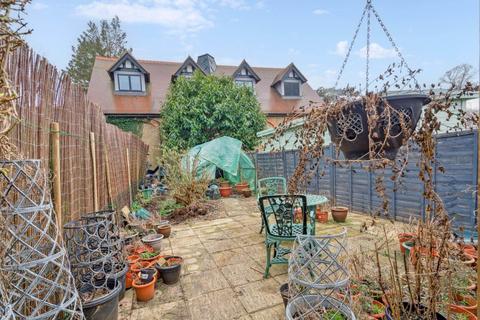 5, Grove Cottages Falconer Road, Bushey, WD23 3AE