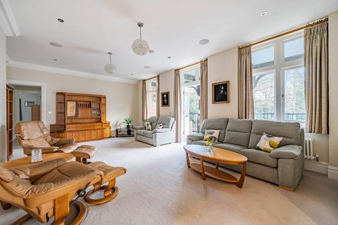 3 bedroom apartment for sale, Queen Elizabeth Crescent, Beaconsfield, HP9