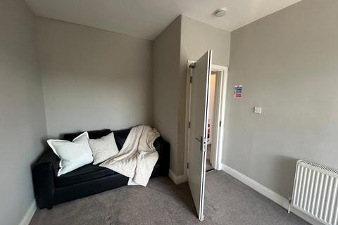 3 bedroom flat to rent, Arklay Street, Strathmartine DD3