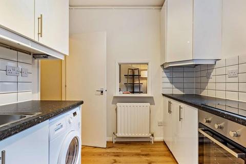 2 bedroom flat to rent, Fulham Road, London, SW3