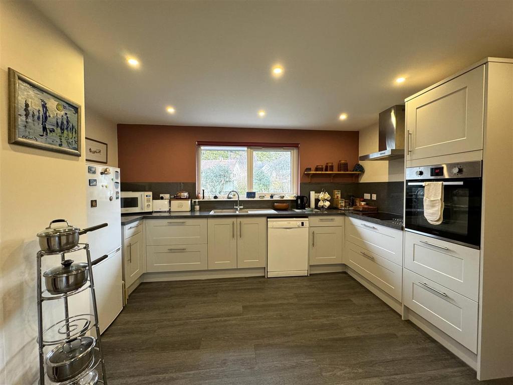 Kitchen 1.jpg