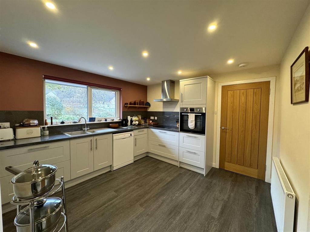 Kitchen 3.jpg