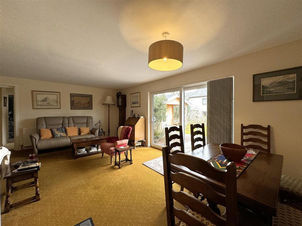 Lounge 1.jpg