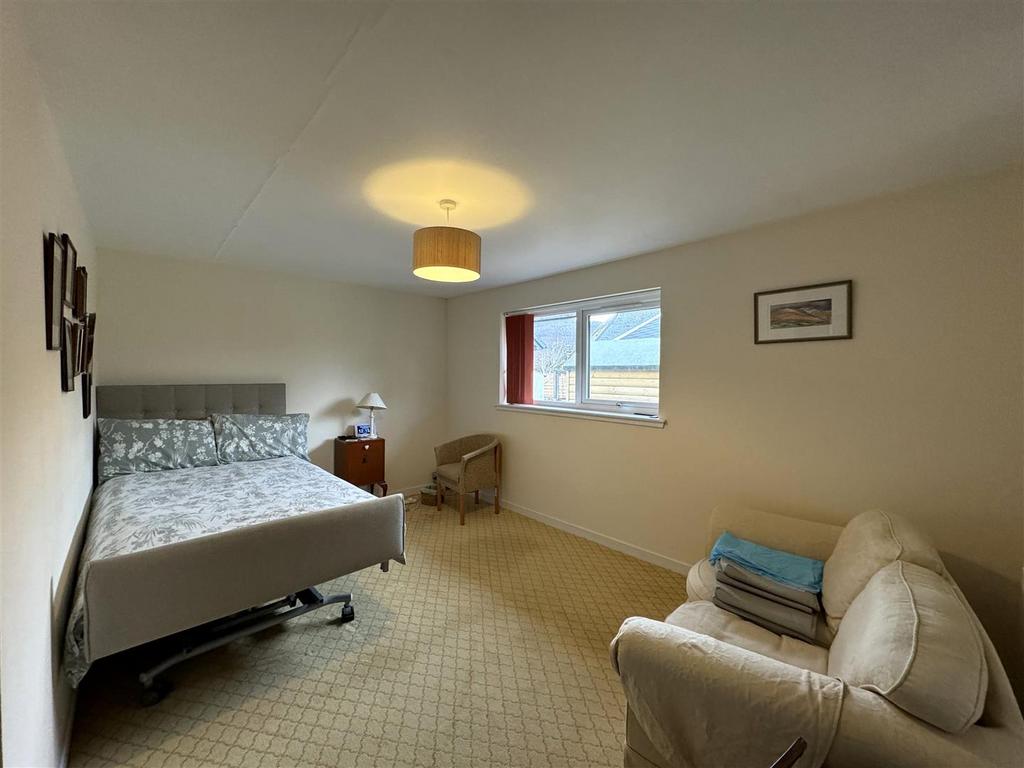 Bedroom 1.jpg