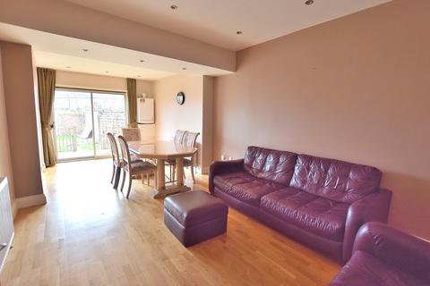 3 bedroom terraced house for sale, Dorchester Avenue, London, Greater London. N13