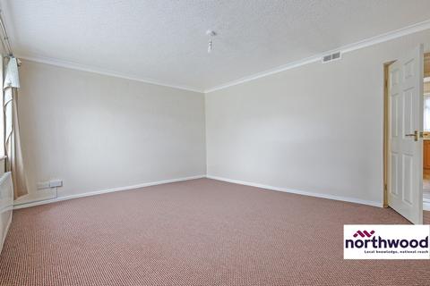 2 bedroom flat for sale, Courtlands, Chelmsford, CM1