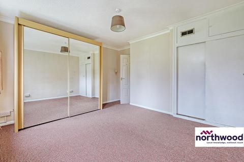 2 bedroom flat for sale, Courtlands, Chelmsford, CM1