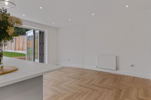 26 Arlescote Road, Solihull, B92 9HX
