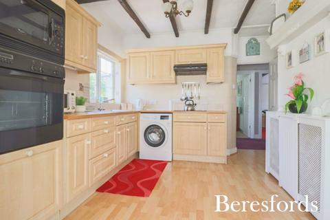 2 bedroom bungalow for sale, Willow Walk, Upminster, RM14