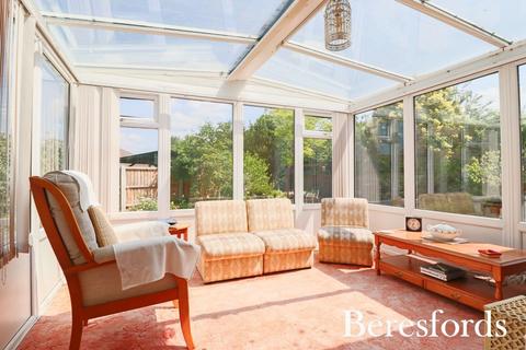 2 bedroom bungalow for sale, Willow Walk, Upminster, RM14