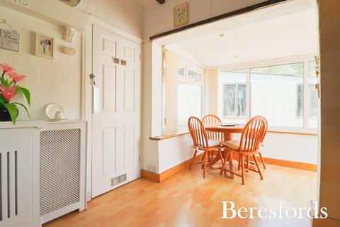 2 bedroom bungalow for sale, Willow Walk, Upminster, RM14