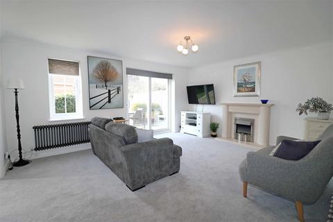 10 Tidmington Close, Hatton Park, Warwick, CV35 7TE