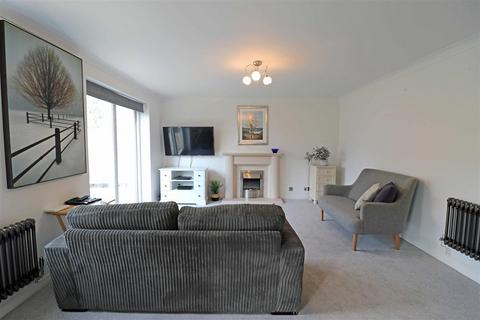 10 Tidmington Close, Hatton Park, Warwick, CV35 7TE
