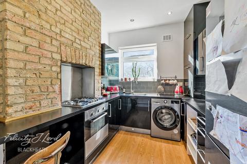 2 bedroom maisonette for sale, Eaglesfield Road, London