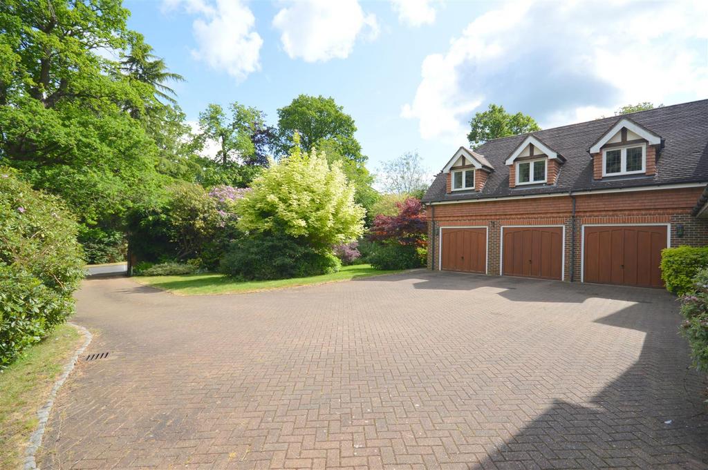 Driveway & Garages