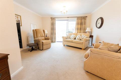 2 bedroom detached bungalow for sale, Cedar Close, Chard