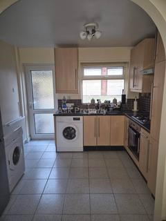 2 bedroom semi-detached house to rent, Broxtowe Drive, Mansfield