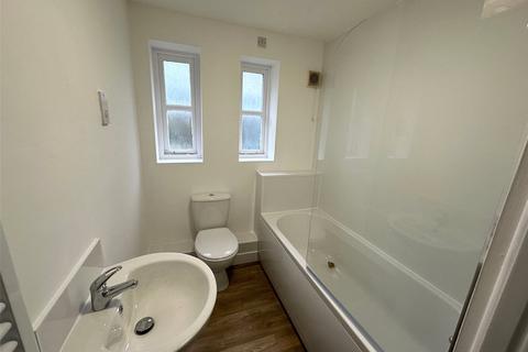 2 bedroom terraced house to rent, Worthington Road, Balderton, Newark, Nottinghamshire, NG24