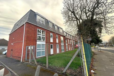 1 bedroom flat for sale, Hamilton Court, Botwell Common Road, Hayes, UB3 1JA