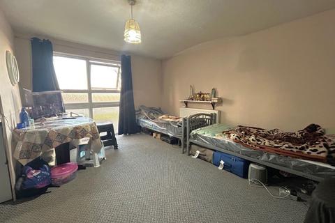 1 bedroom flat for sale, Hamilton Court, Botwell Common Road, Hayes, UB3 1JA