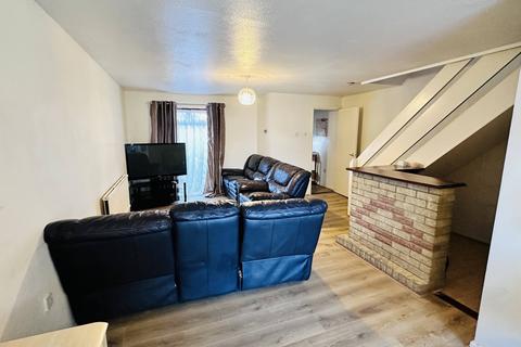 3 bedroom end of terrace house to rent, Lancaster Road, Northolt UB5