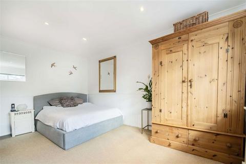 5 Sydney Road, Teddington, TW11 8PQ