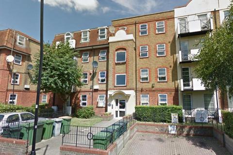 Studio to rent, Memorial Avenue, London, E15