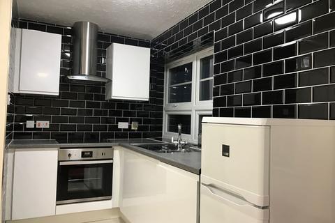 Studio to rent, Memorial Avenue, London, E15