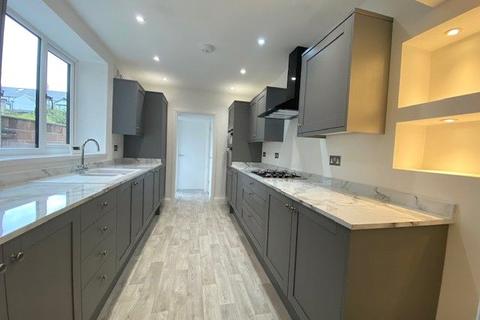 4 bedroom terraced house for sale, Plassey Street, Penarth, South Glamorgan, CF64